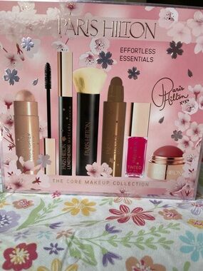 Paris Hilton Effortless Essentials Makeup Set in Pink and Gold